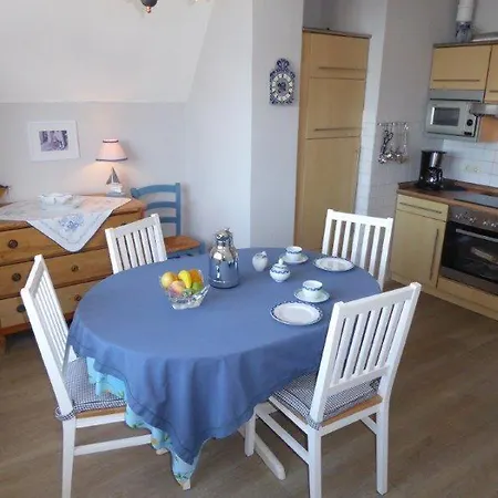 아파트 Appartementhaus Plueckhahn Ostseebad Kühlungsborn